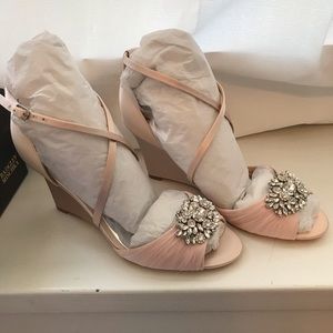 Brand new in box Badgley Mischka blush wedges